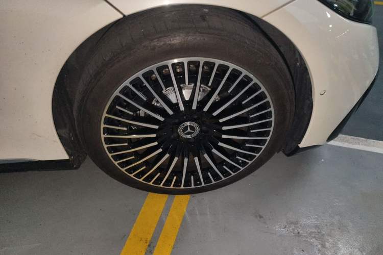 Used Mercedes-Benz EQS 2022 580 4MATIC Right Front Wheel Hub
