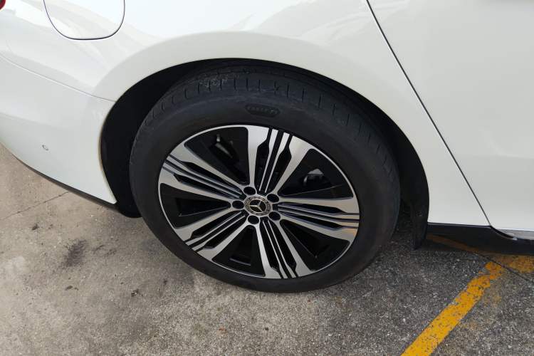Used Mercedes-Benz EQS 2022 Updated Version 450+ Pioneer Edition Right Rear Wheel Hub