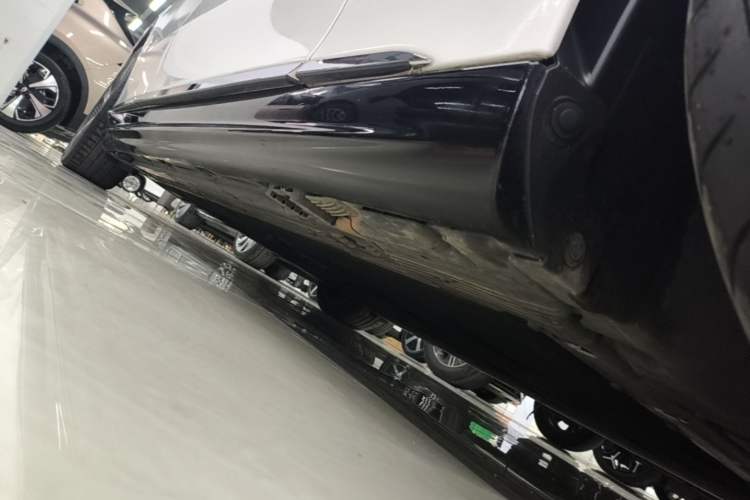 Used Mercedes-Benz EQS 2022 Updated Version 450+ Luxury Edition Right Side Sill