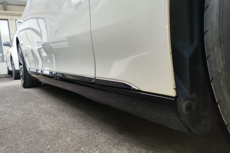 Used Mercedes-Benz EQS 2022 Updated Version 450+ Pioneer Edition Right Side Sill