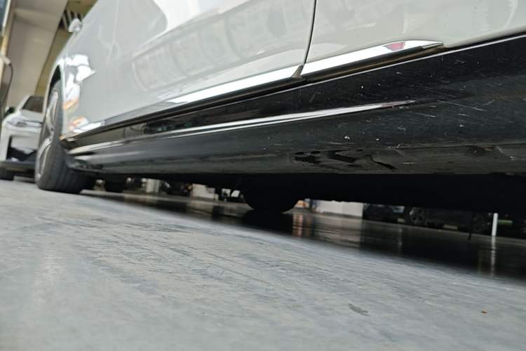 Used Mercedes-Benz EQS 2022 Updated Version 450+ Luxury Edition Right Side Sill