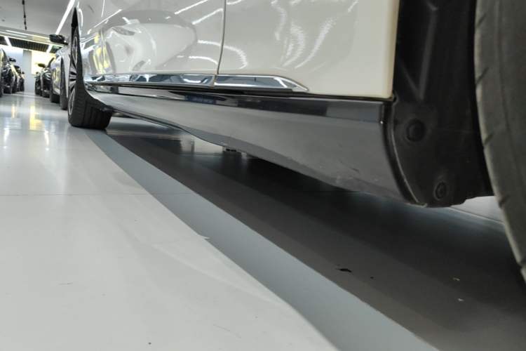 Used Mercedes-Benz EQS 2022 Updated Version 450+ Pioneer Edition Right Side Sill
