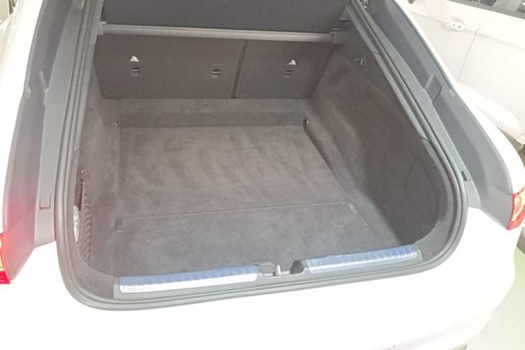 Used Mercedes-Benz EQS 2022 450+ Pioneer Edition Trunk