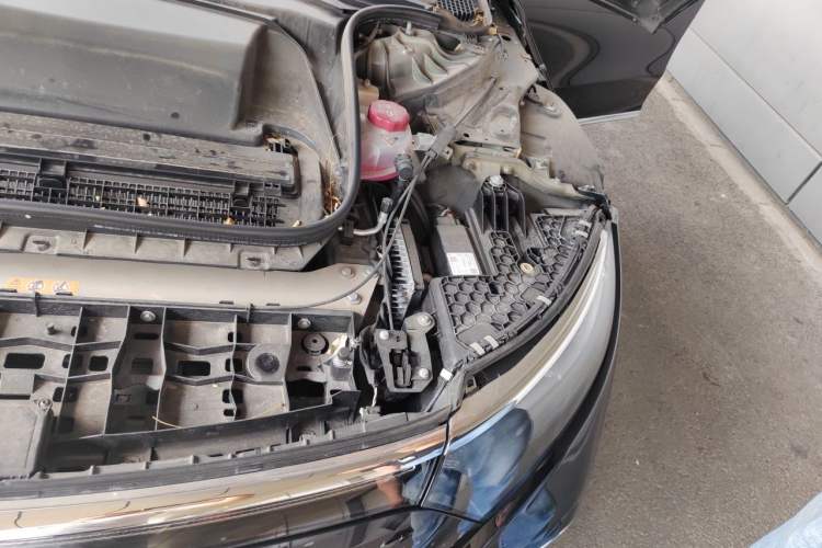 Used Mercedes-Benz EQS  Engine Bay Left