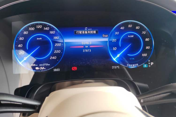 Used Mercedes-Benz EQS  Odometer Close Up