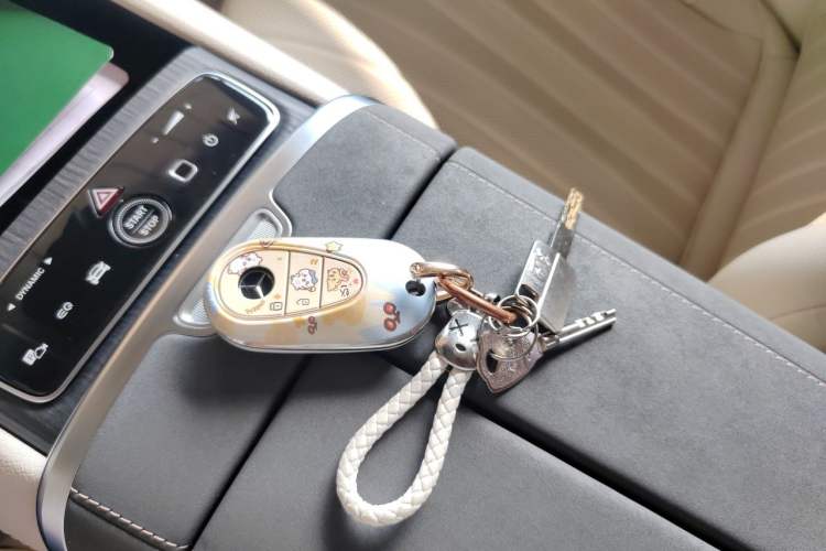 Used Mercedes-Benz EQS  Vehicle Key