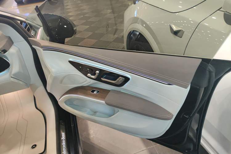 Used Mercedes-Benz EQS 2023 450+ Pioneer Edition Interior 5