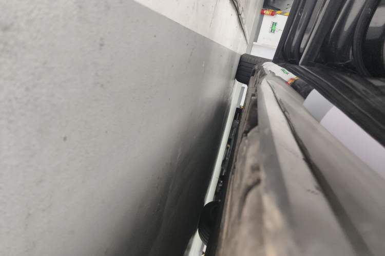 Used Mercedes-Benz EQS 2023 450+ Pioneer Edition Left Side Sill