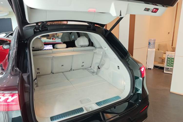 Used Mercedes-Benz EQS 2023 450+ Pioneer Edition Trunk