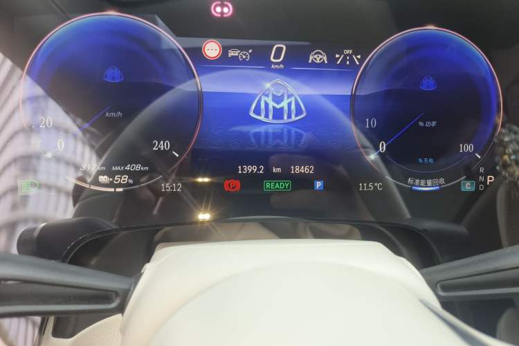 Used Mercedes-Benz EQS 2023 580 4MATIC Odometer Close Up