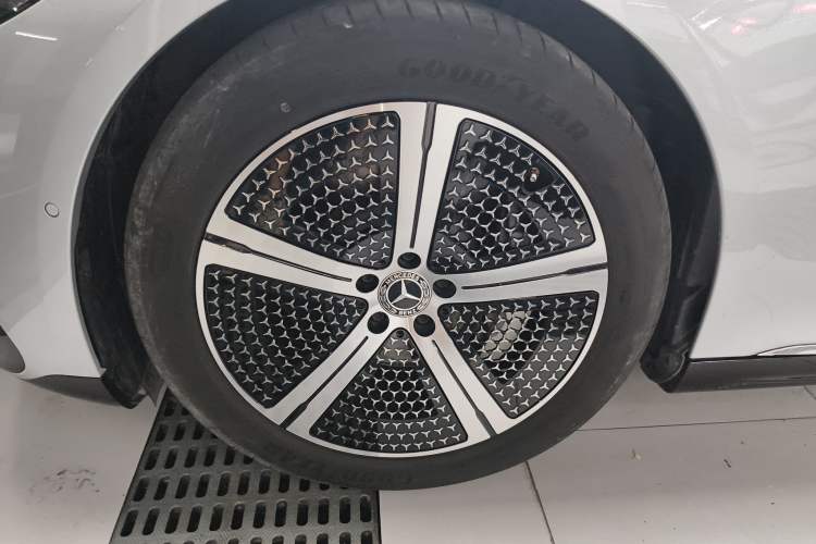 Used Mercedes-Benz EQS 2023 450+ Luxury Edition Left Front Wheel Hub