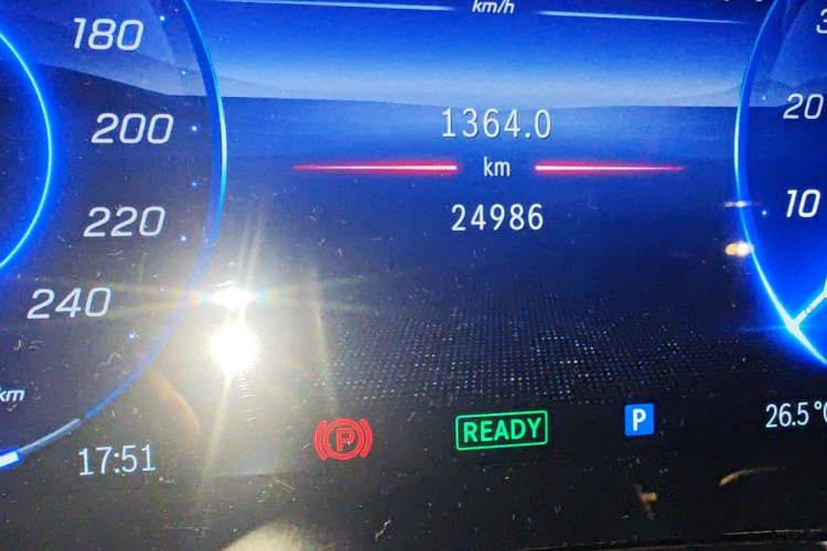 Used Mercedes-Benz EQS 2023 580 4MATIC Odometer Close Up