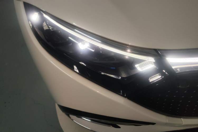 Used Mercedes-Benz EQS 2023 580 4MATIC Right Front Headlight