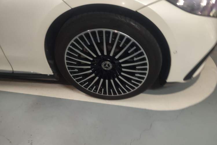 Used Mercedes-Benz EQS 2023 580 4MATIC Right Front Wheel Hub
