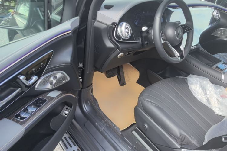 Used Mercedes-Benz EQS 2025 500 4MATIC Driver Seat