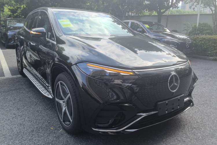 Used Mercedes-Benz EQS 2025 500 4MATIC Front Right 45 Deg