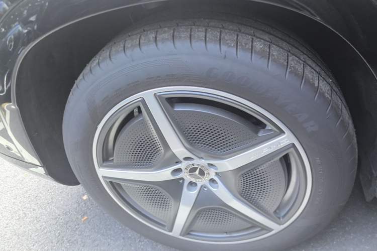 Used Mercedes-Benz EQS 2025 500 4MATIC Right Rear Wheel Hub