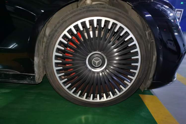 Used Mercedes-Benz EQS AMG 2023 AMG EQS 53 4MATIC+ Right Front Wheel Hub