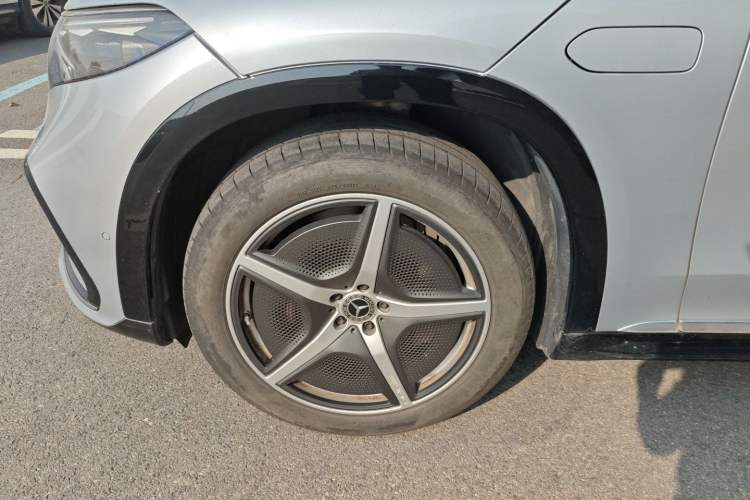 Used Mercedes-Benz EQS SUV 2023 450 4MATIC Pioneer Edition Left Front Wheel Hub