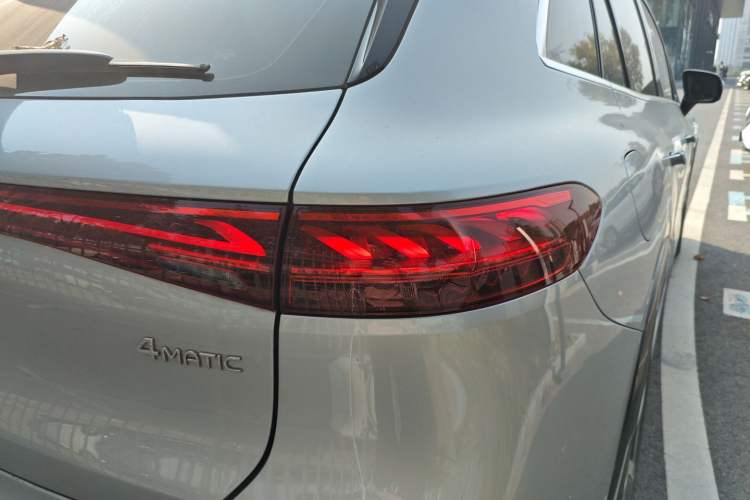 Used Mercedes-Benz EQS SUV 2023 450 4MATIC Pioneer Edition Right Rear Taillight