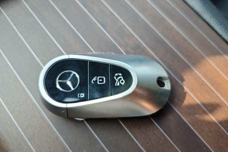 Used Mercedes-Benz EQS SUV 2023 450 4MATIC Pioneer Edition Vehicle Key