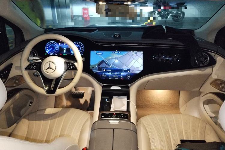 Used Mercedes-Benz EQS SUV 2023 450 4MATIC Pioneer Edition Center Console