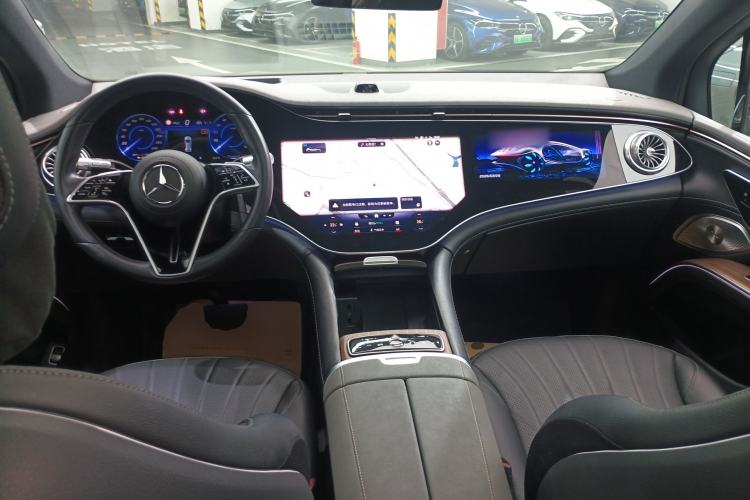 Used Mercedes-Benz EQS SUV 2023 450 4MATIC Pioneer Edition Center Console