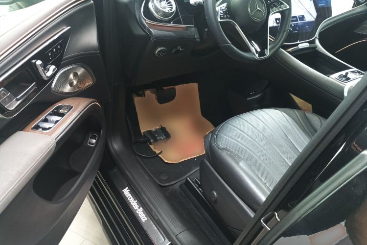 Used Mercedes-Benz EQS SUV 2023 450 4MATIC Pioneer Edition Driver Seat