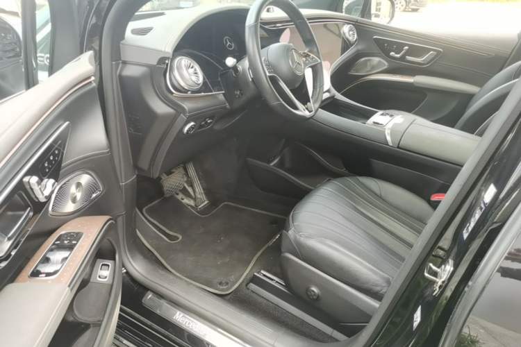 Used Mercedes-Benz EQS SUV 2023 450 4MATIC Luxury Edition Driver Seat