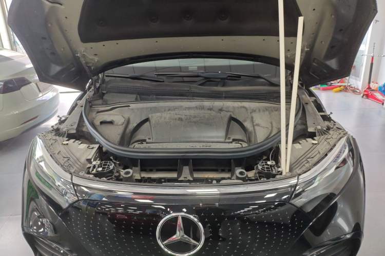 Used Mercedes-Benz EQS SUV 2023 450 4MATIC Pioneer Edition Engine Bay