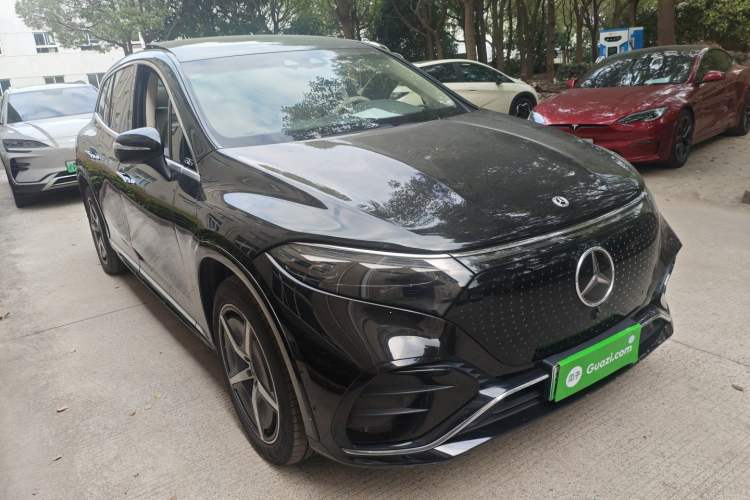 Used Mercedes-Benz EQS SUV 2023 450 4MATIC Pioneer Edition Front Right 45 Deg