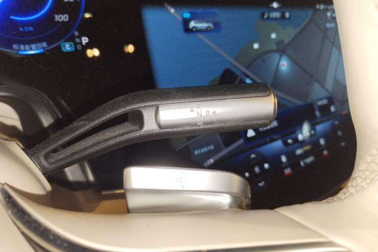 Used Mercedes-Benz EQS SUV 2023 450 4MATIC Pioneer Edition Gear Lever
