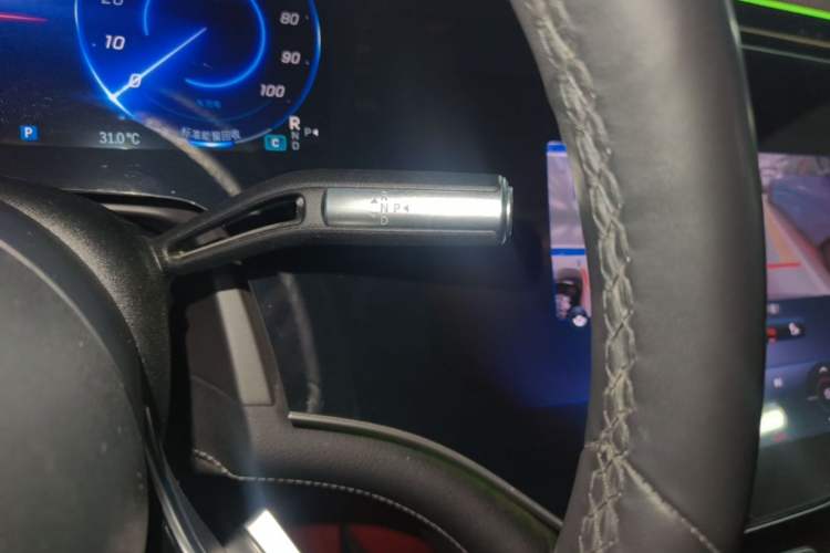 Used Mercedes-Benz EQS SUV 2023 450 4MATIC Pioneer Edition Gear Lever