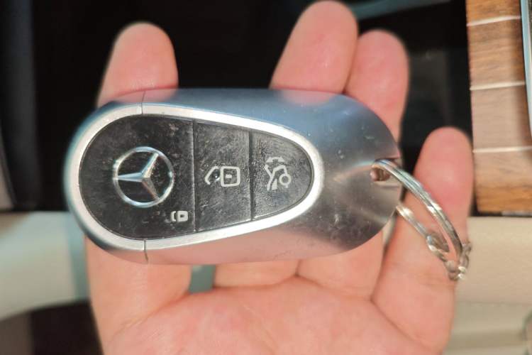 Used Mercedes-Benz EQS SUV 2023 450 4MATIC Pioneer Edition Interior 1