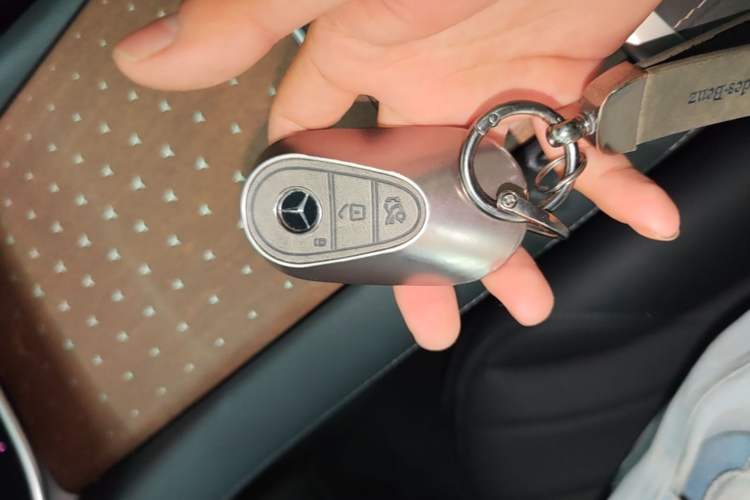 Used Mercedes-Benz EQS SUV 2023 450 4MATIC Luxury Edition Interior 1