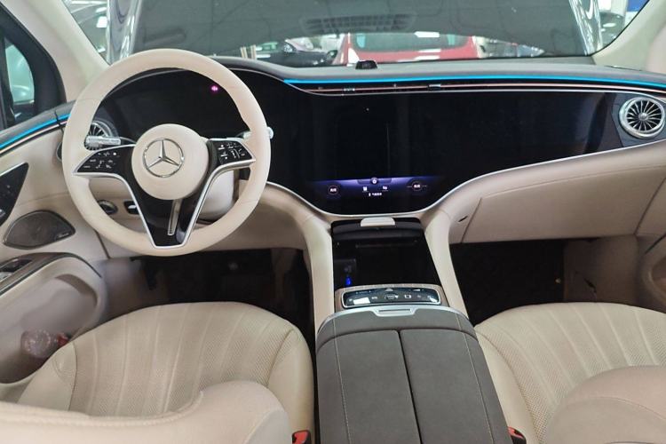 Used Mercedes-Benz EQS SUV 2023 450 4MATIC Pioneer Edition Interior 2