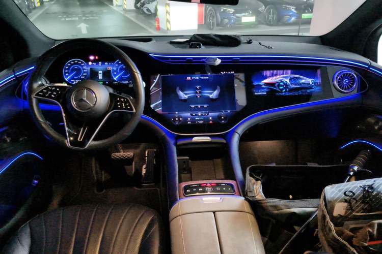 Used Mercedes-Benz EQS SUV 2023 450 4MATIC Pioneer Edition Interior 2