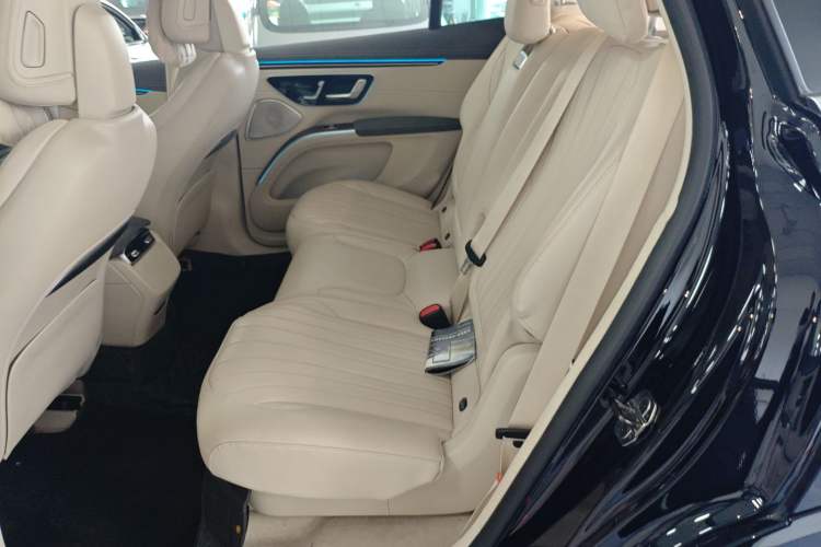 Used Mercedes-Benz EQS SUV 2023 450 4MATIC Pioneer Edition Interior 4