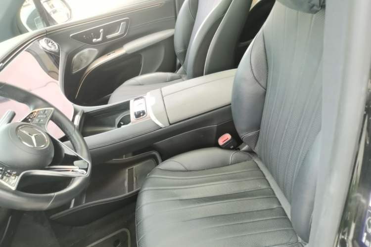 Used Mercedes-Benz EQS SUV 2023 450 4MATIC Luxury Edition Left Front Seat