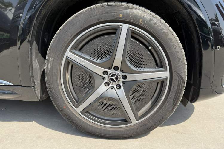 Used Mercedes-Benz EQS SUV 2023 450 4MATIC Pioneer Edition Left Front Wheel Hub