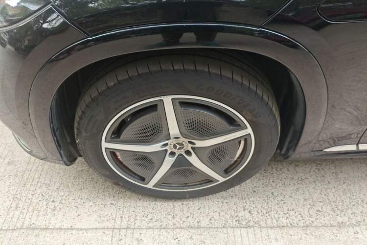 Used Mercedes-Benz EQS SUV 2023 450 4MATIC Pioneer Edition Left Front Wheel Hub
