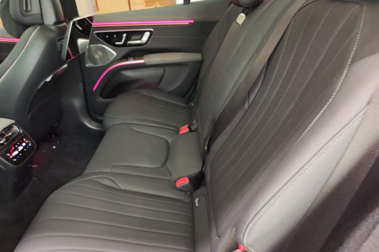 Used Mercedes-Benz EQS SUV 2023 450 4MATIC Luxury Edition Left Rear Seat