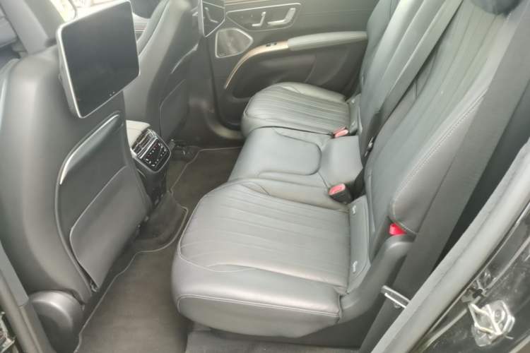 Used Mercedes-Benz EQS SUV 2023 450 4MATIC Luxury Edition Left Rear Seat