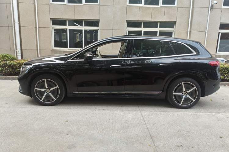 Used Mercedes-Benz EQS SUV 2023 450 4MATIC Pioneer Edition Left Side