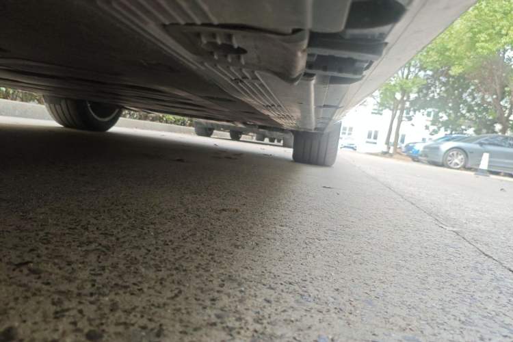 Used Mercedes-Benz EQS SUV 2023 450 4MATIC Pioneer Edition Left Side Sill