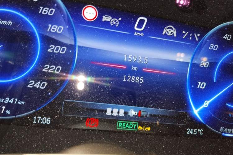 Used Mercedes-Benz EQS SUV 2023 450 4MATIC Pioneer Edition Odometer Close Up