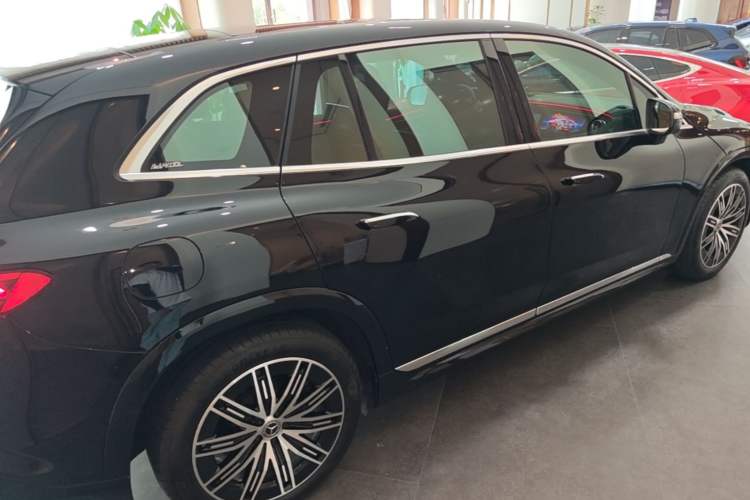 Used Mercedes-Benz EQS SUV 2023 450 4MATIC Luxury Edition Rear Right 45 Deg