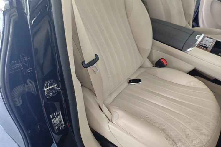 Used Mercedes-Benz EQS SUV 2023 450 4MATIC Pioneer Edition Right Front Seat