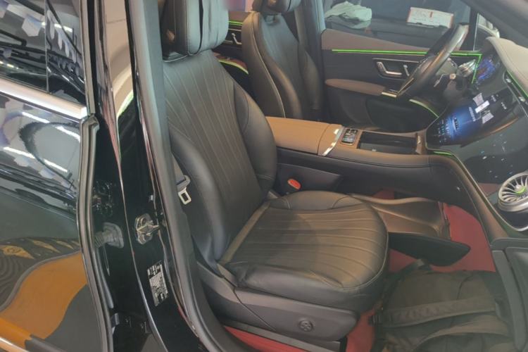 Used Mercedes-Benz EQS SUV 2023 450 4MATIC Pioneer Edition Right Front Seat
