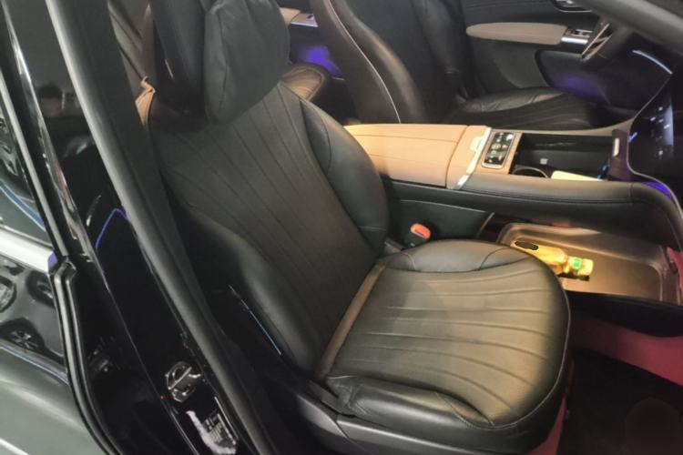 Used Mercedes-Benz EQS SUV 2023 450 4MATIC Pioneer Edition Right Front Seat